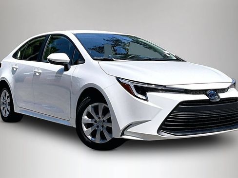 Used 2024 Toyota Corolla LE FWD image 2