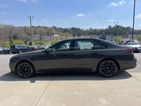 Used 2026 BMW 760i xDrive w/ Executive Package AWD/4WD image 5