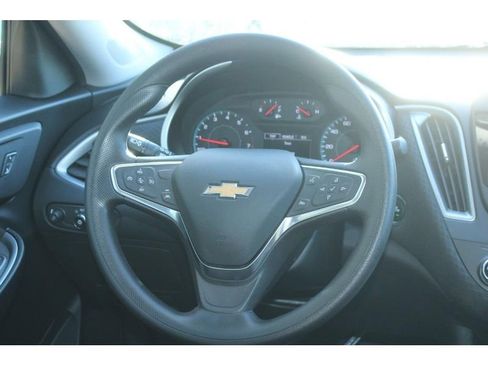 Used 2025 Chevrolet Malibu LT image 14