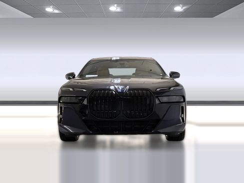 New 2026 BMW 740i image 5