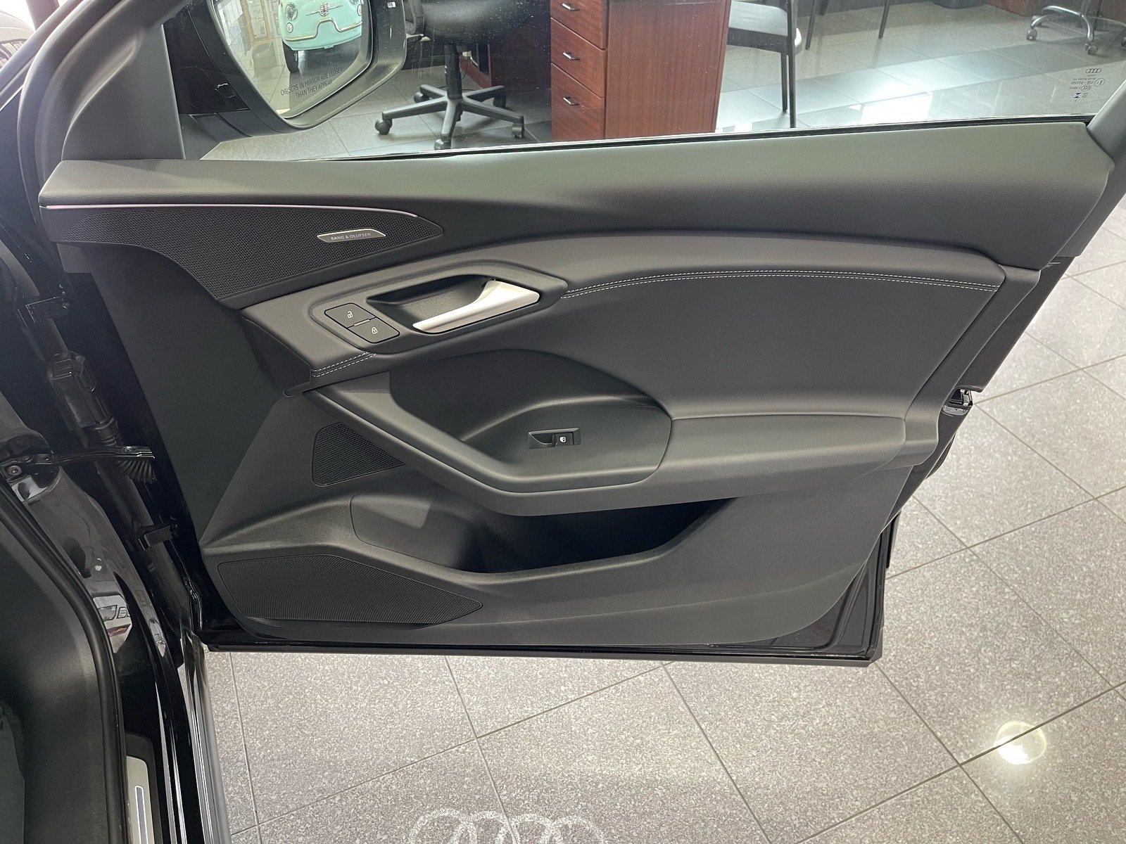 Used 2025 Audi Q6 e-tron Premium Plus w/ Premium Plus AWD/4WD image 37