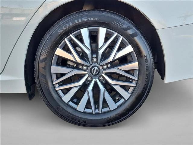 Used 2025 Nissan Altima 2.5 SV FWD image 22