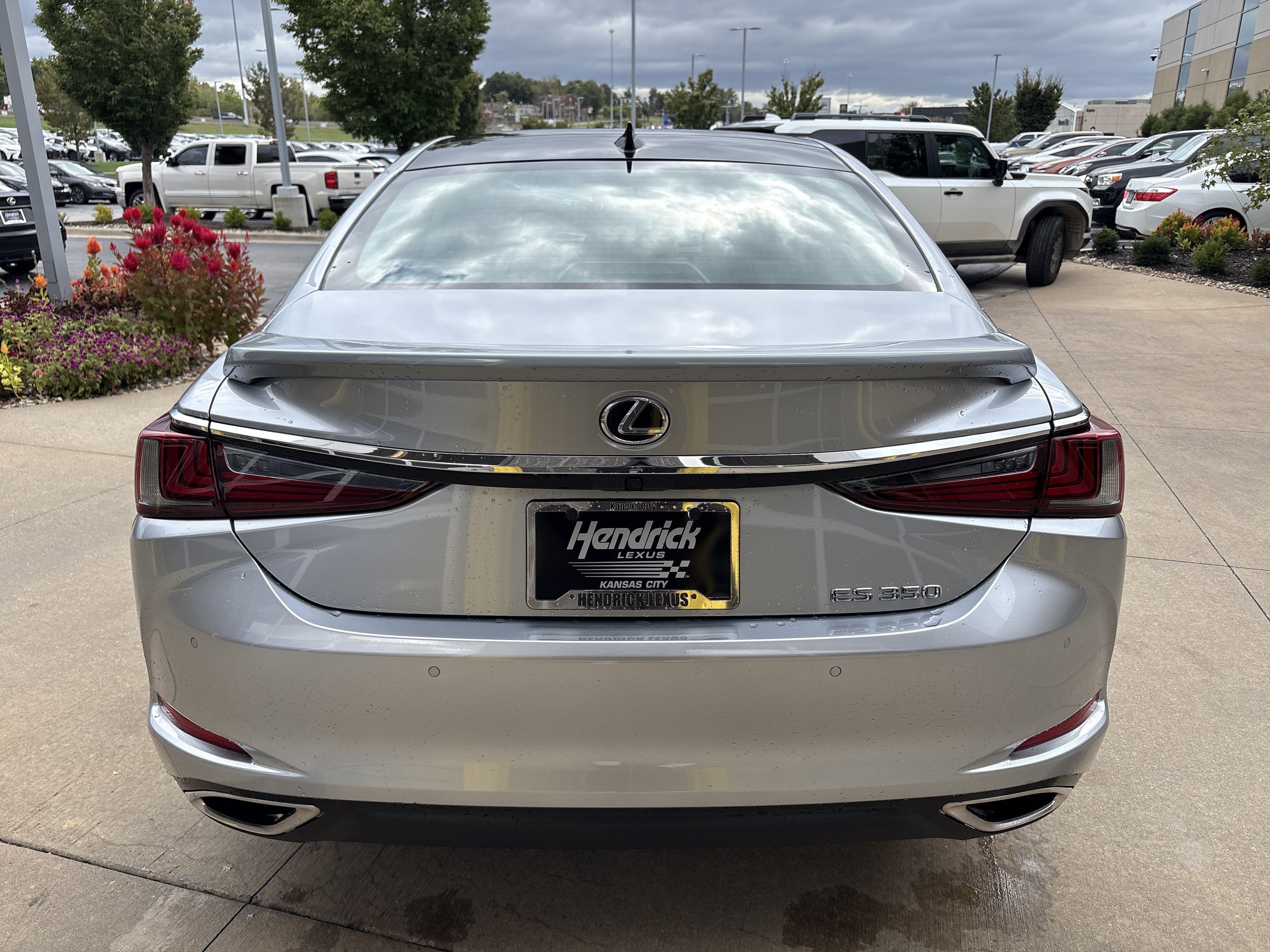 Used 2025 Lexus ES 350 Ultra Luxury w/ Accessory Package (Z2) FWD image 9