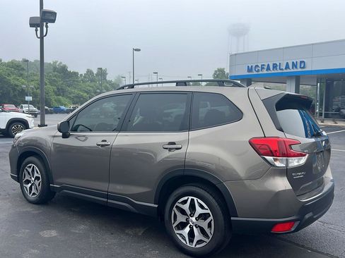 Used 2021 Subaru Forester Premium AWD/4WD image 3