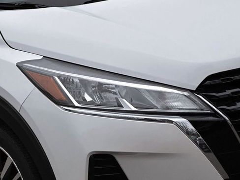 Certified 2022 Nissan Kicks SV image 10
