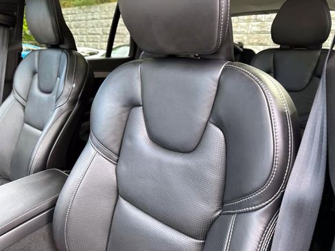 Used 2022 Volvo XC90 T6 Inscription w/ Climate Package image 17