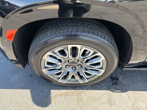 Used 2023 GMC Yukon Denali Ultimate AWD/4WD image 18
