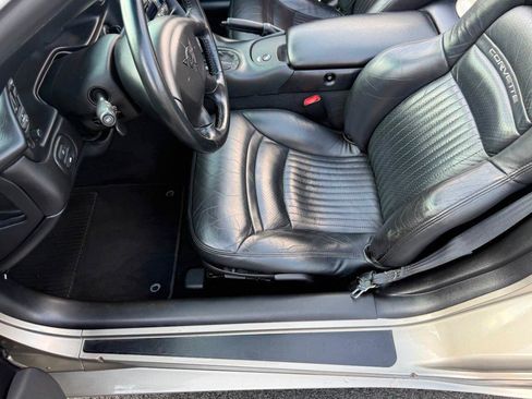Used 1999 Chevrolet Corvette Convertible w/ Performance Handling Pkg RWD image 27