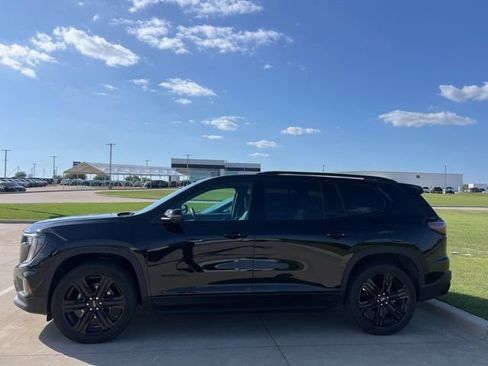 Used 2025 GMC Acadia Elevation w/ Elevation Premium Package FWD image 9