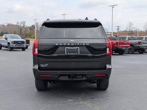 Certified 2025 Ford Expedition Active image 5