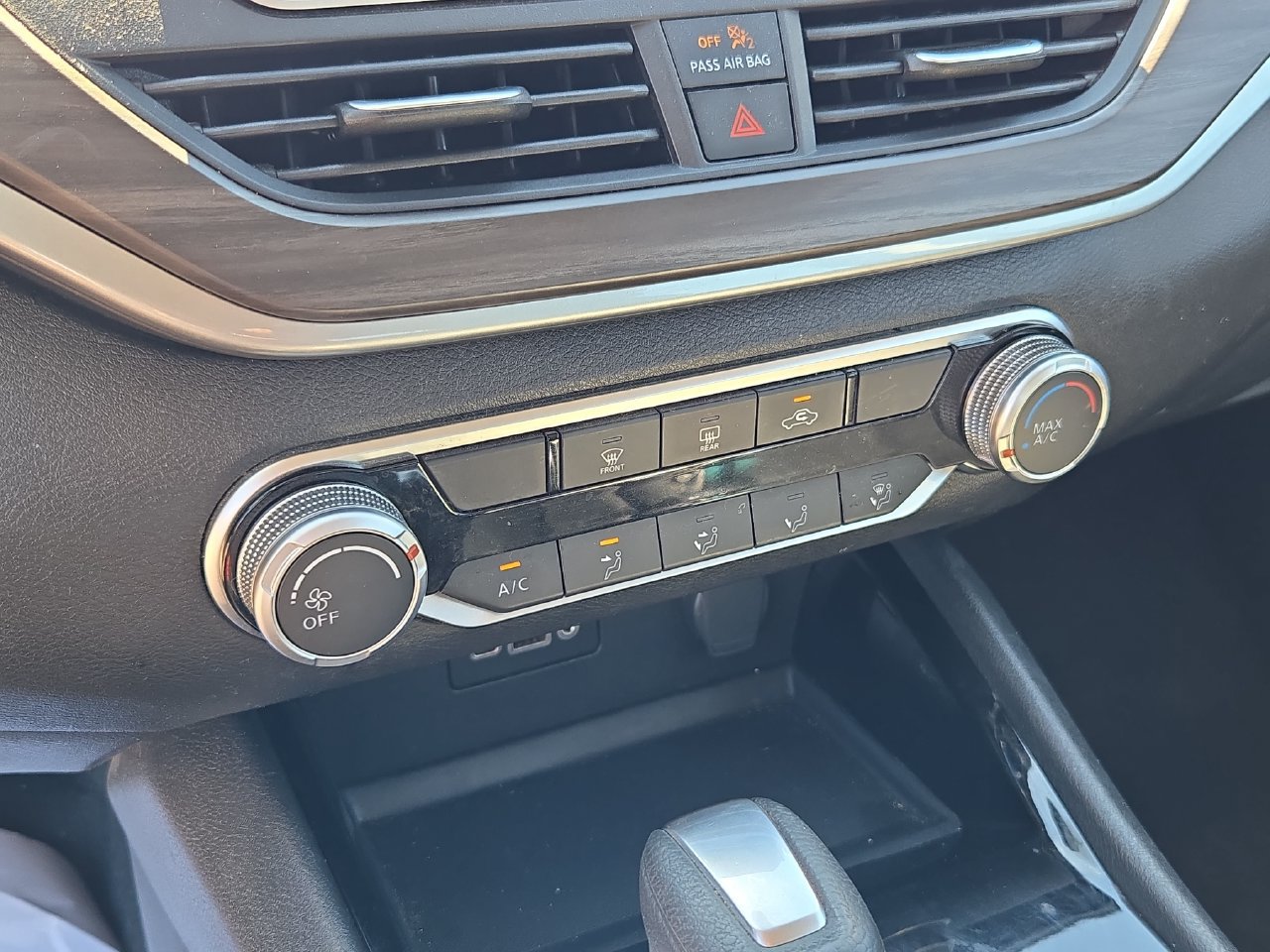 Used 2024 Nissan Altima 2.5 SV FWD image 16