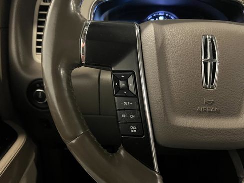 Used 2017 Lincoln Navigator Select image 11