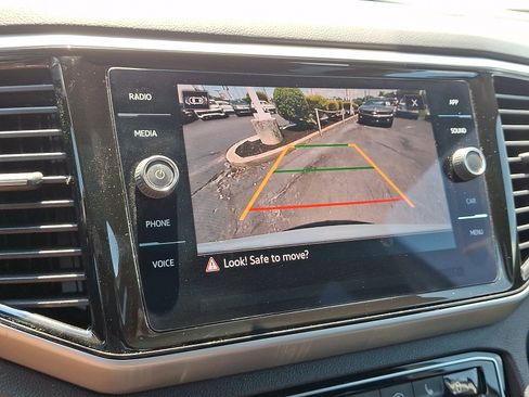 Certified 2023 Volkswagen Atlas Cross Sport SE w/ Panoramic Sunroof Package AWD/4WD image 18