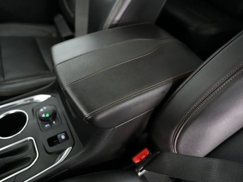 Used 2018 Chevrolet Traverse Premier AWD/4WD image 33