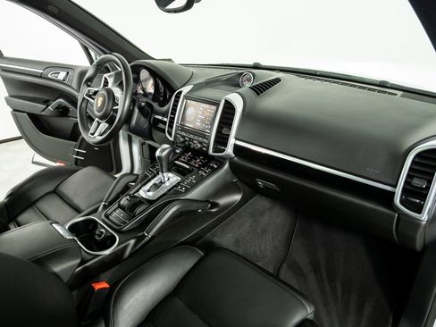 Used 2015 Porsche Cayenne S image 25