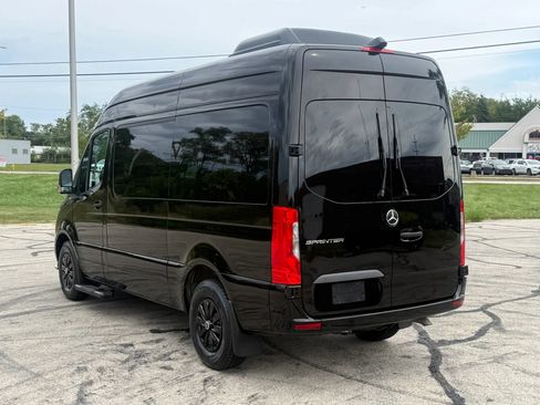 Used 2024 Mercedes-Benz Sprinter 2500 image 5