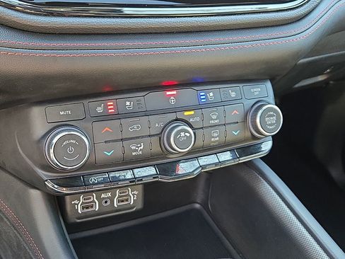 Used 2024 Dodge Durango GT image 17