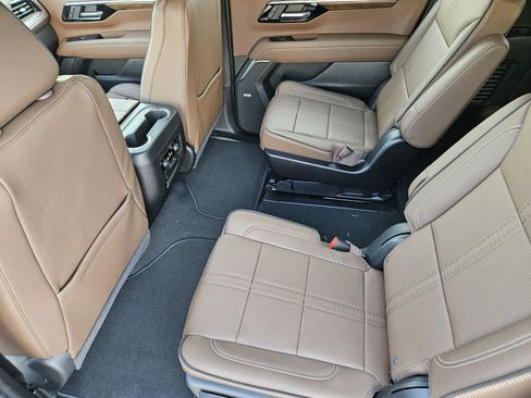 New 2026 Chevrolet Suburban High Country AWD/4WD image 28