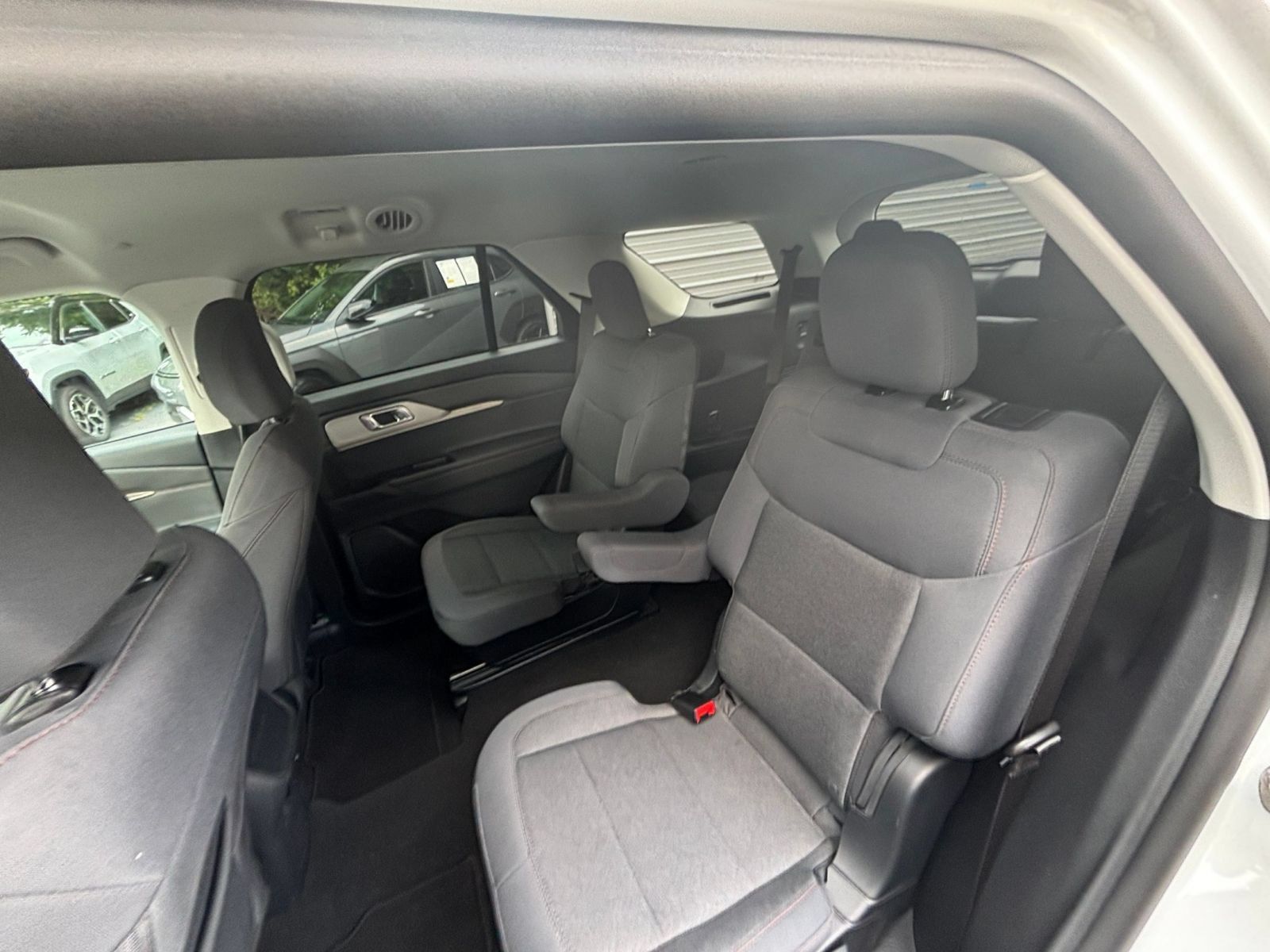 Used 2026 Ford Explorer Active AWD/4WD image 34