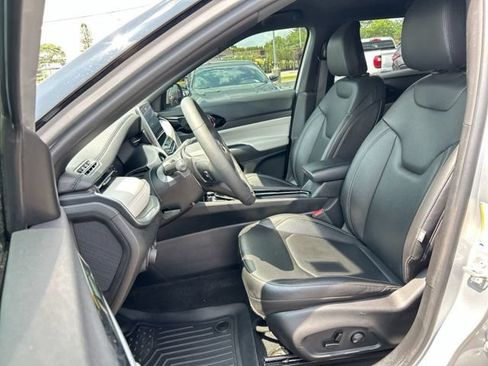 Used 2025 Jeep Compass Limited AWD/4WD image 29