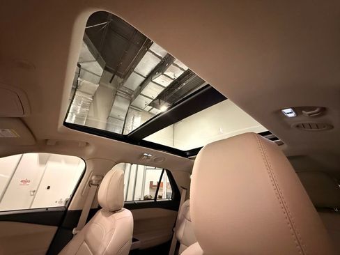 Used 2022 Ford Explorer Limited w/ Equipment Group 301A image 17