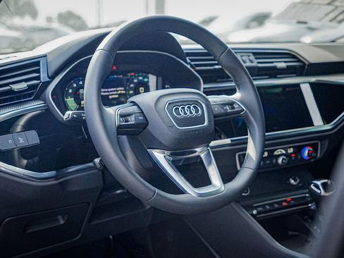 New 2025 Audi Q3 2.0T Premium image 9