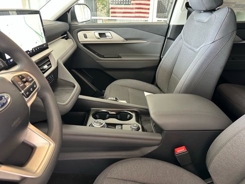 New 2026 Ford Explorer Active RWD image 19