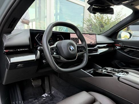 Used 2024 BMW 530i w/ Premium Package RWD image 21