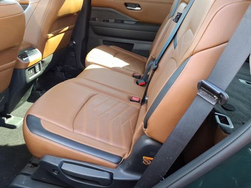 Used 2024 Nissan Pathfinder Platinum w/ Cargo Package AWD/4WD image 8