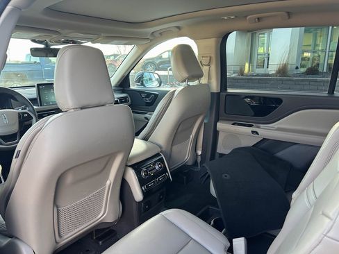 Used 2023 Lincoln Aviator AWD w/ Premium Package image 13