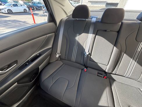 Used 2025 Hyundai Elantra SEL image 39