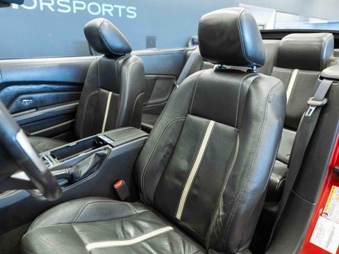 Used 2010 Ford Mustang GT RWD image 11