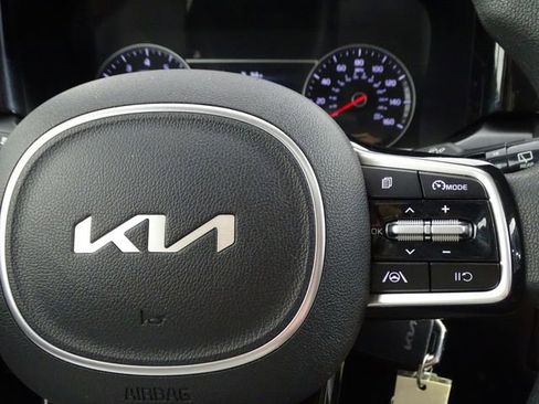 Used 2022 Kia Sorento LX image 27