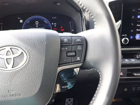 Used 2025 Toyota Camry SE image 26