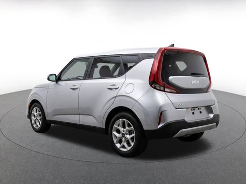 Used 2025 Kia Soul LX w/ LX Technology Package FWD image 7