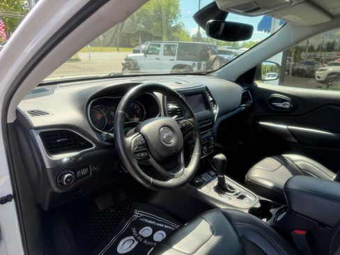 Used 2019 Jeep Cherokee Latitude Plus w/ Comfort/Convenience Group AWD/4WD image 10