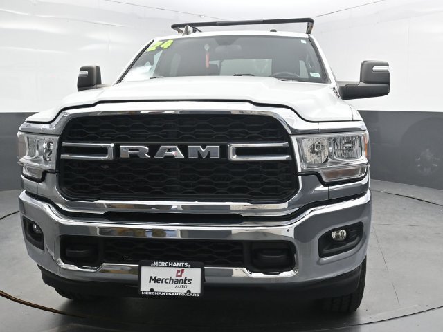 Used 2024 RAM 2500 Tradesman w/ Chrome Appearance Group AWD/4WD image 2