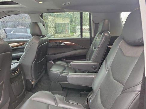 Used 2020 Cadillac Escalade ESV Luxury AWD/4WD image 11