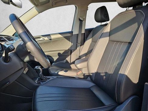 Used 2022 Volkswagen Tiguan SE image 10