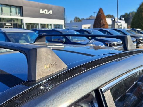 Used 2024 Kia Niro EX image 25