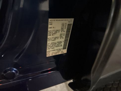 Used 2022 Nissan Titan Platinum Reserve w/ Moonroof Package image 11