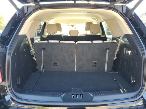 Used 2022 Ford Explorer XLT image 6