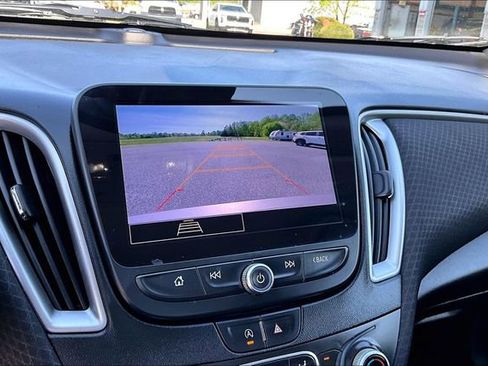 Used 2025 Chevrolet Malibu LT FWD image 14