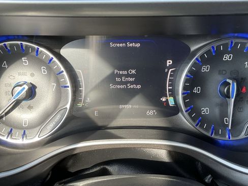 Used 2020 Chrysler Pacifica Touring-L Plus image 12