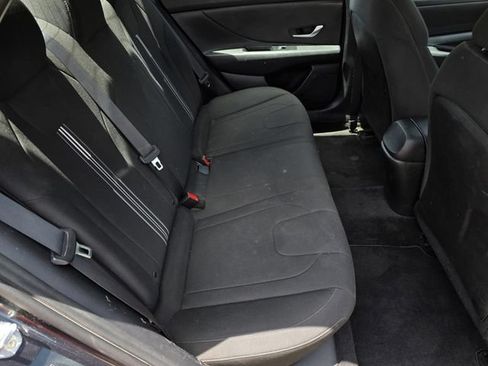 Used 2023 Hyundai Elantra SEL w/ Preferred Accessory Package FWD image 29