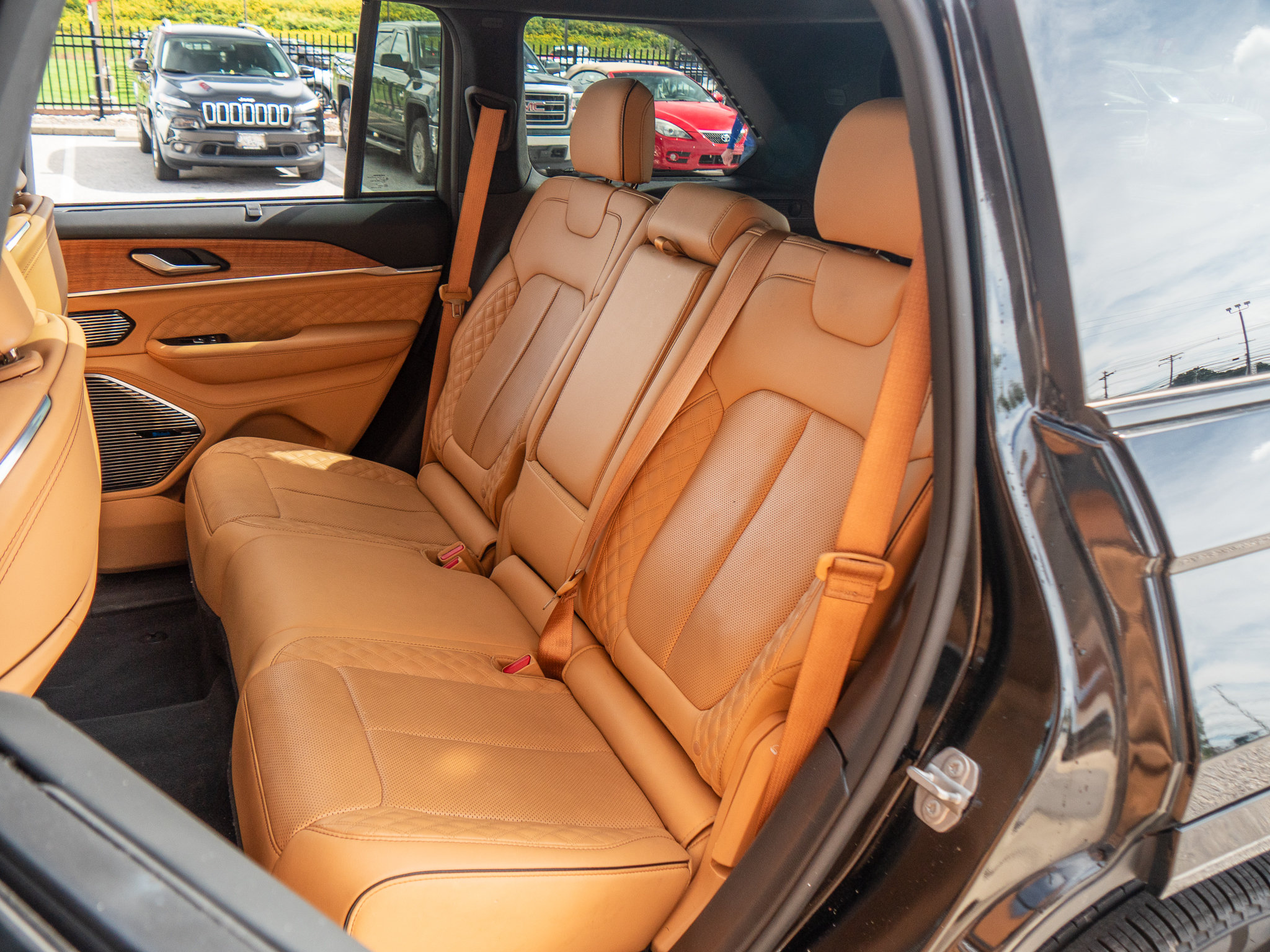 Used 2023 Jeep Grand Cherokee Summit AWD/4WD image 19
