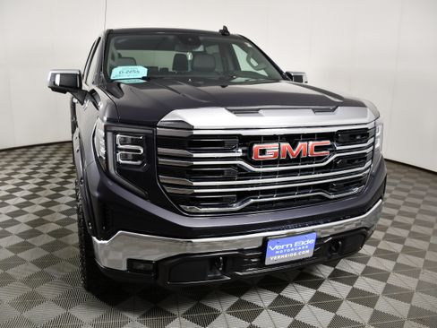Used 2025 GMC Sierra 1500 SLT AWD/4WD image 3