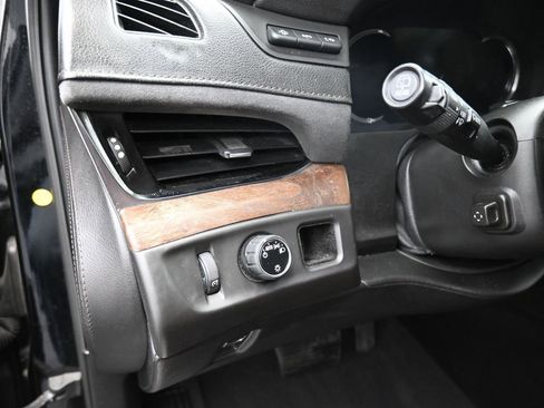 Used 2017 Cadillac Escalade Premium Luxury RWD image 12