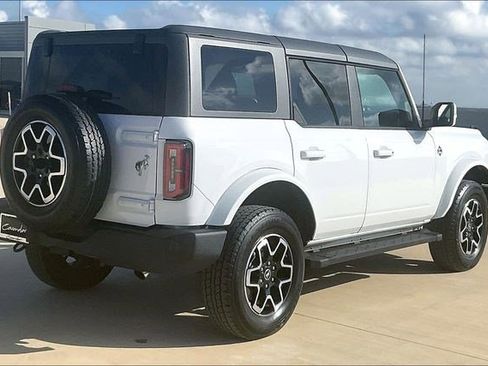 Used 2024 Ford Bronco Outer Banks image 2
