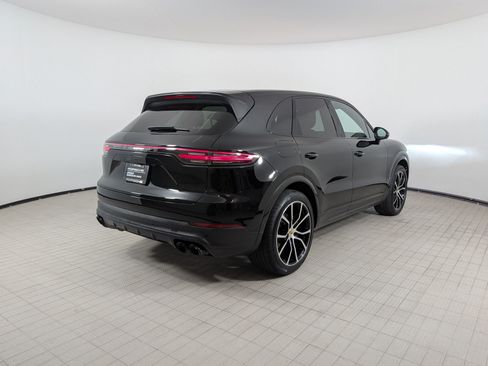 Certified 2023 Porsche Cayenne Platinum Edition AWD/4WD image 9